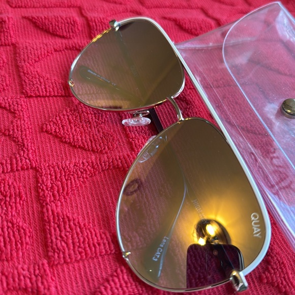 LIKE NEW QUAY SUNGLASSES! - Picture 3 of 7